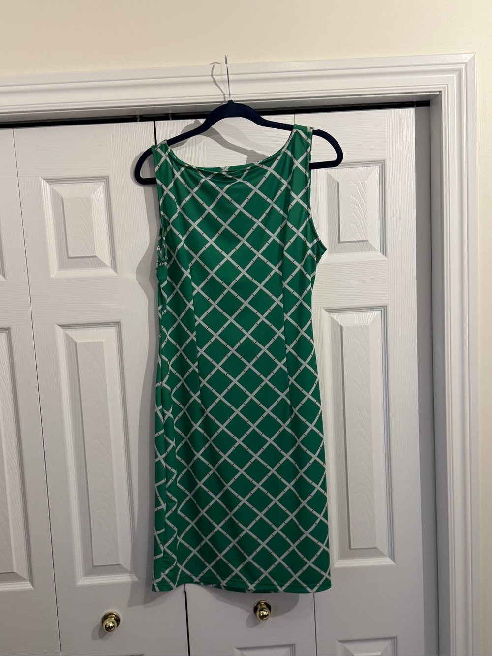 Sleeveless Emerald Green Sheath Summer Dress with White Lattice